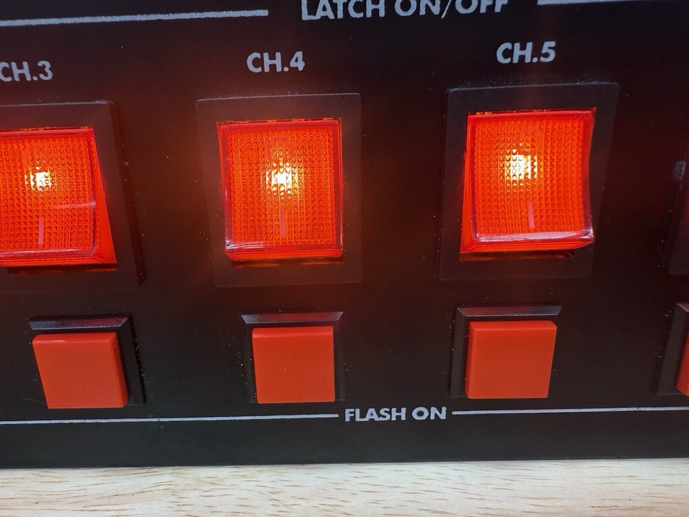 LSC Light Stream Controls SC-8 System Lighting Switch Panel (one light out)