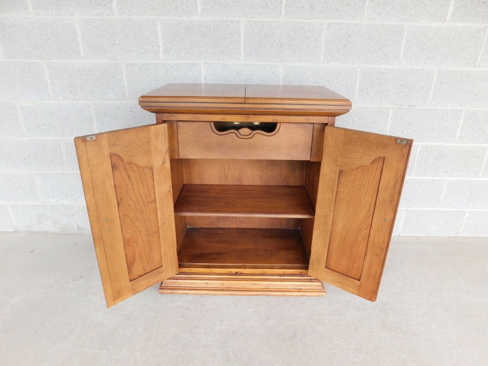 Drexel Velero Collection Flip Top Server