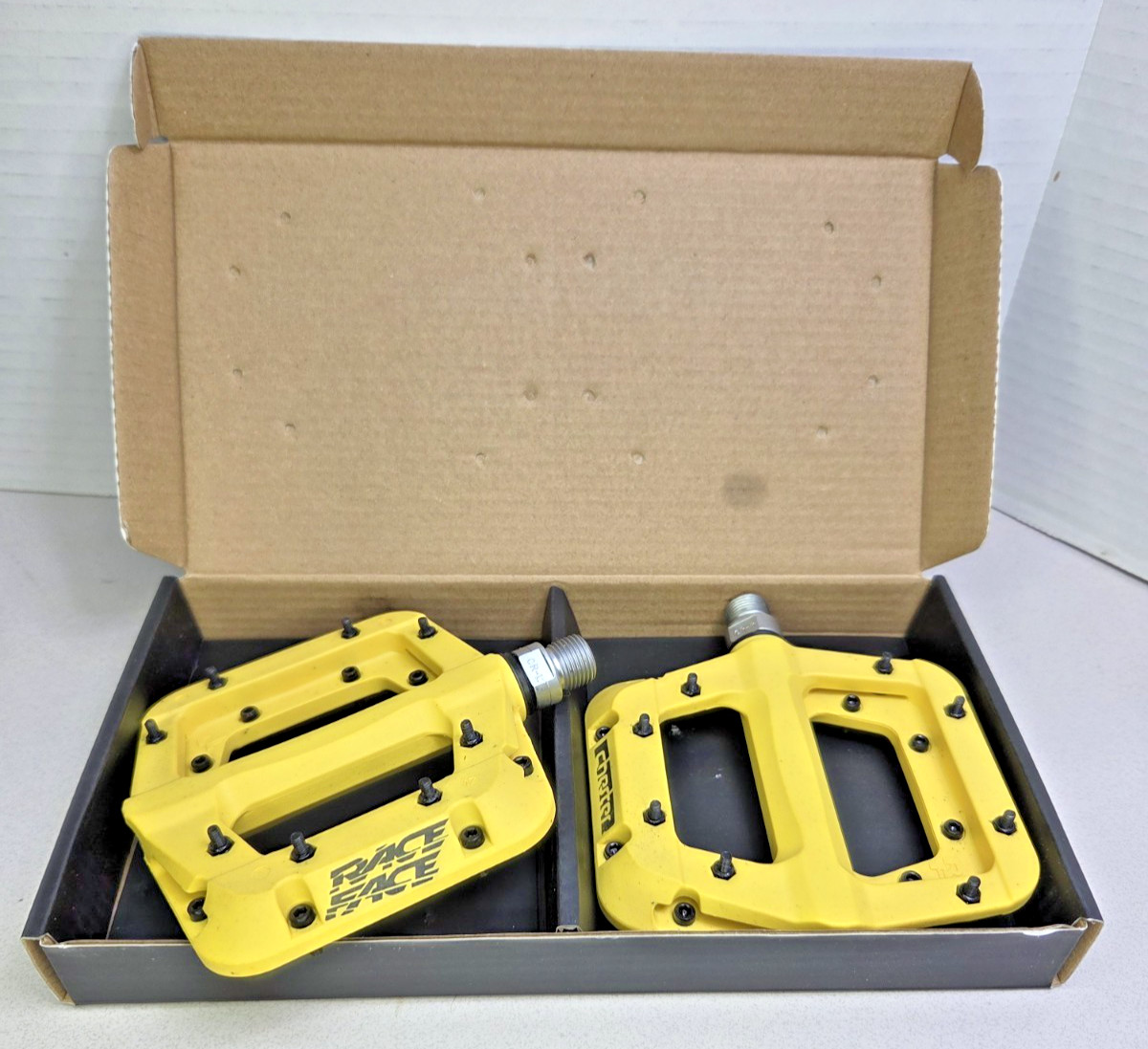 Race Face Chester Pedals Yellow