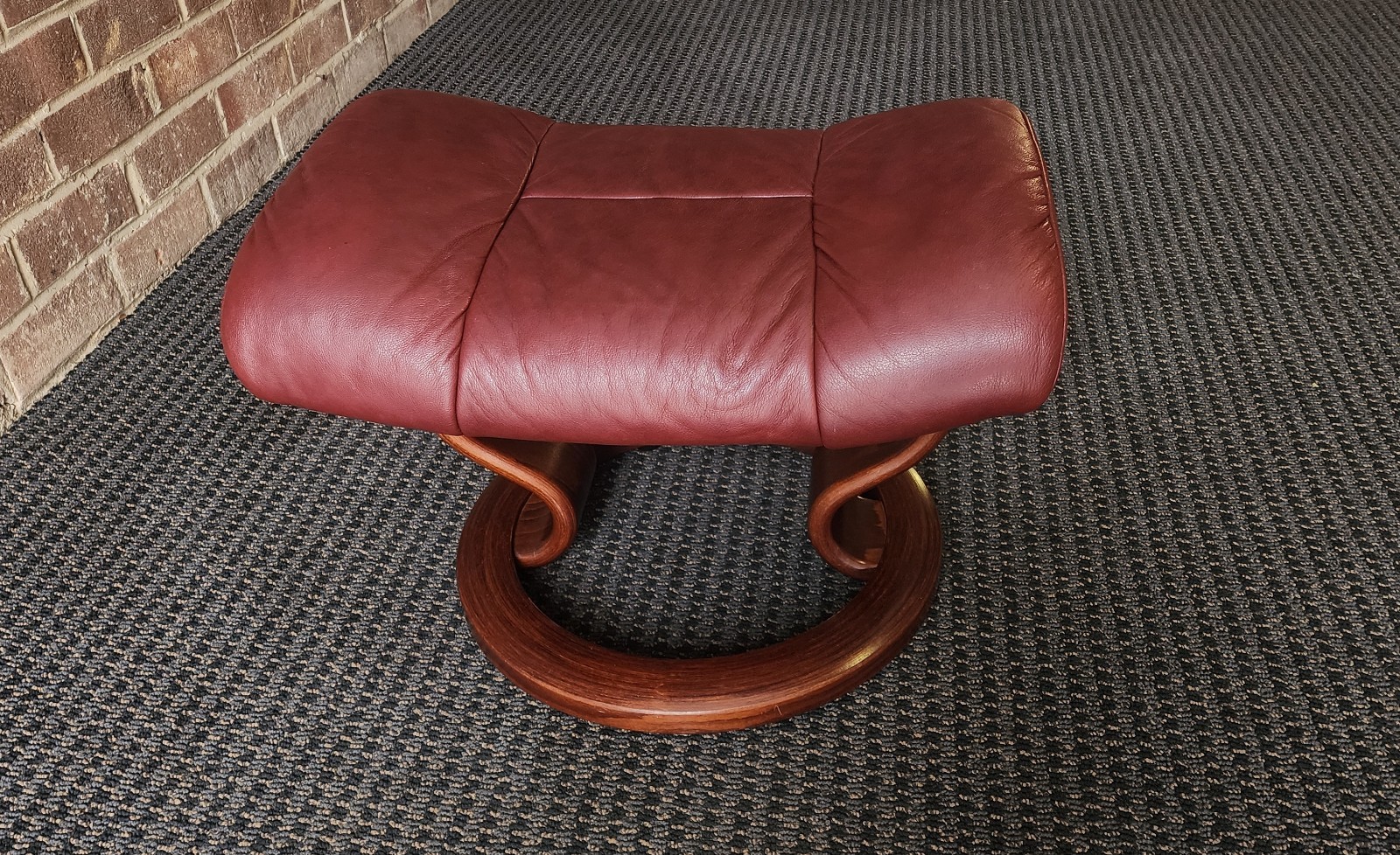 Ekornes Stressless Paloma Burgundy Leather Adjustable Ottoman, Great Condition