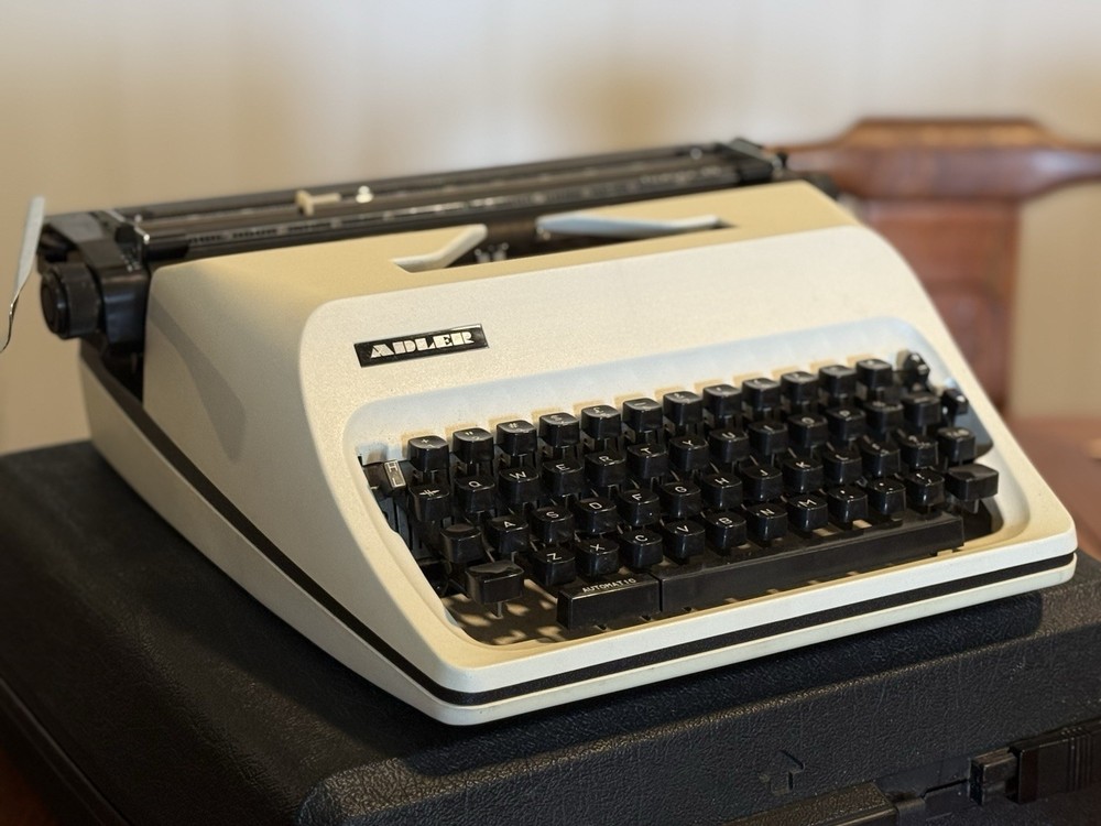 Adler Junior 12 Medium Portable Typewriter - Excellent Condition