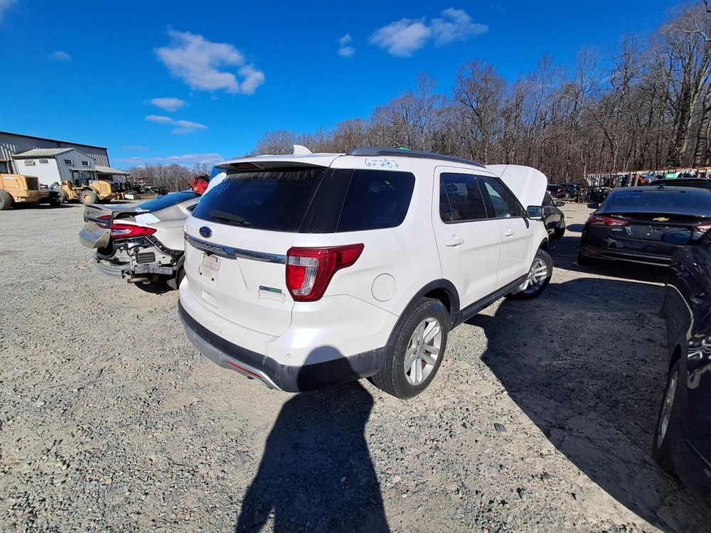 2016 Ford Explorer OEM 8 Screen Display - Used, Reprogramming Required