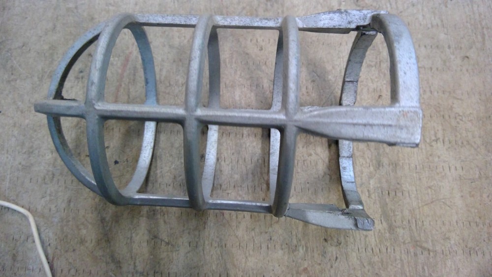 Redodot Explosion Proof Industrial Light Working **Cage has broken piece **