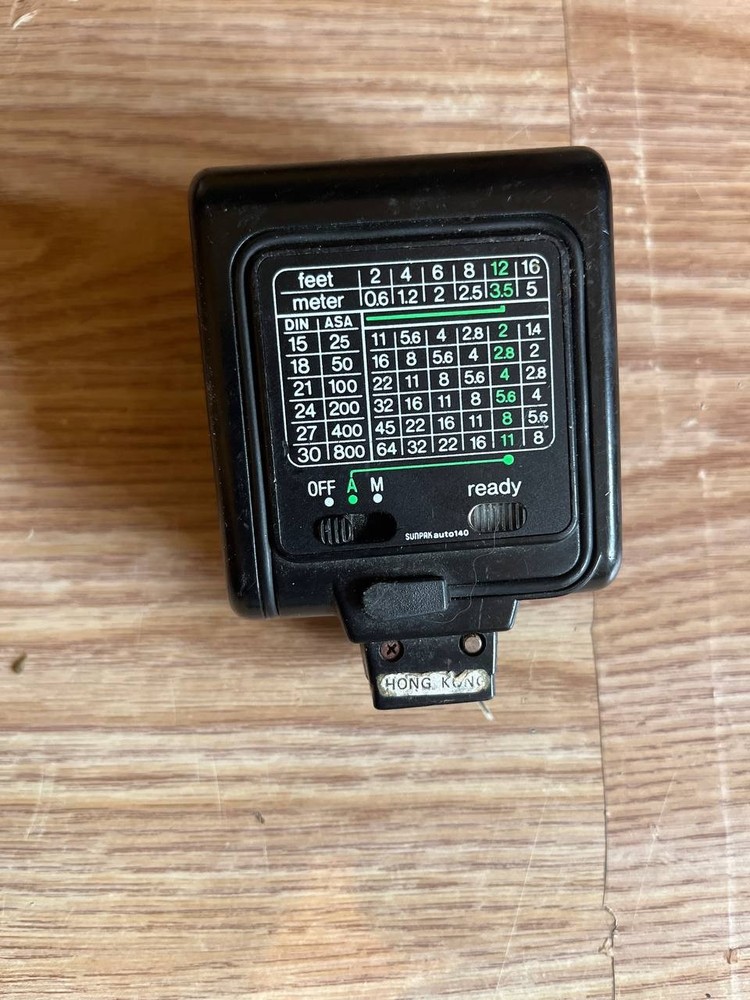 Sunpak Auto 140 Camera Flash – Vintage Compact Hot Shoe Flash Unit