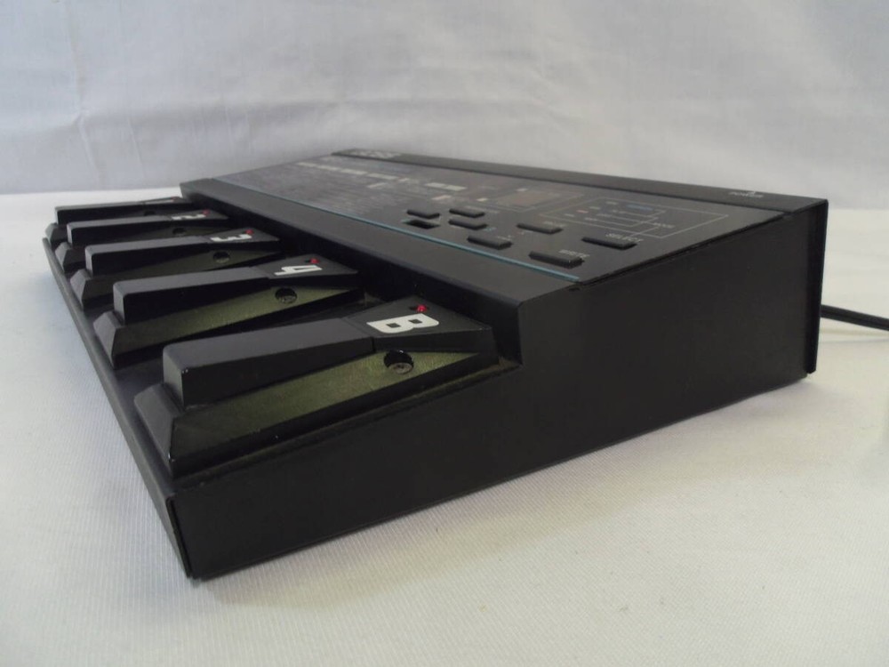 Boss ME-5 Analog Multi Effect processor Pedal 100V