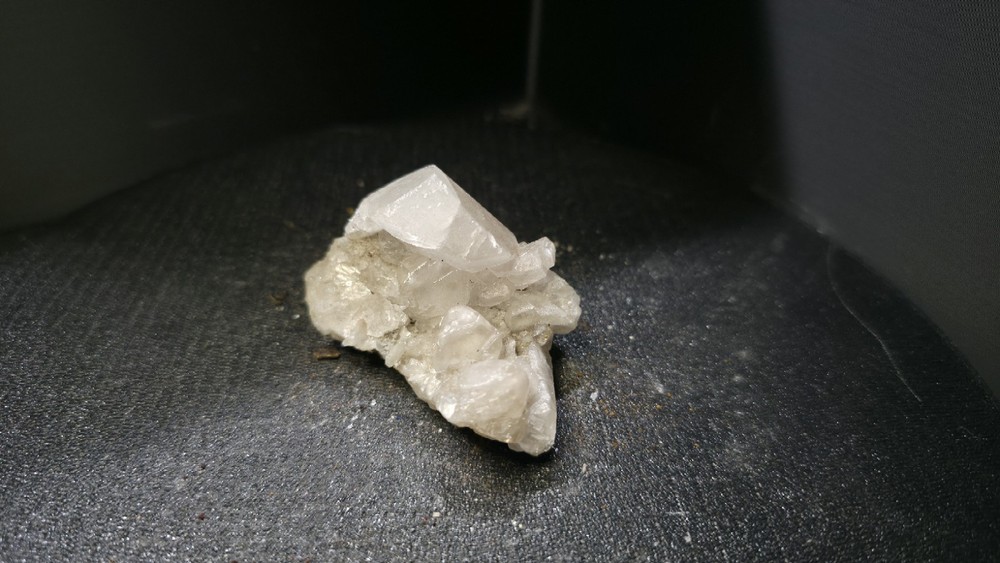 UV Reactive Mangano Calcite