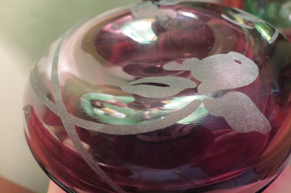 Amethyst Etched Iris Pattern Covered Powder Jar