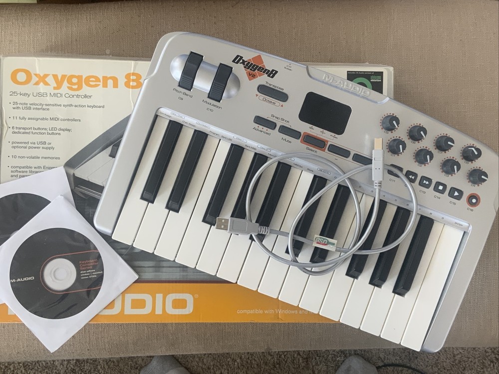 M-Audio Oxygen 8 V2 25-Key MIDI USB Keyboard Controller Excellent Shape!