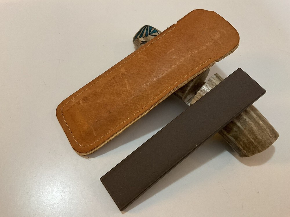 SPYDERCO Sharpening Pocket Stone with Leather Sheath USA MADE
