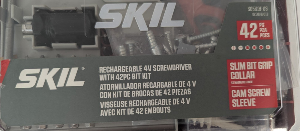 SKIL RECHARGEABLE 4V SCREWDRIVER WITH 42 PC BIT KIT