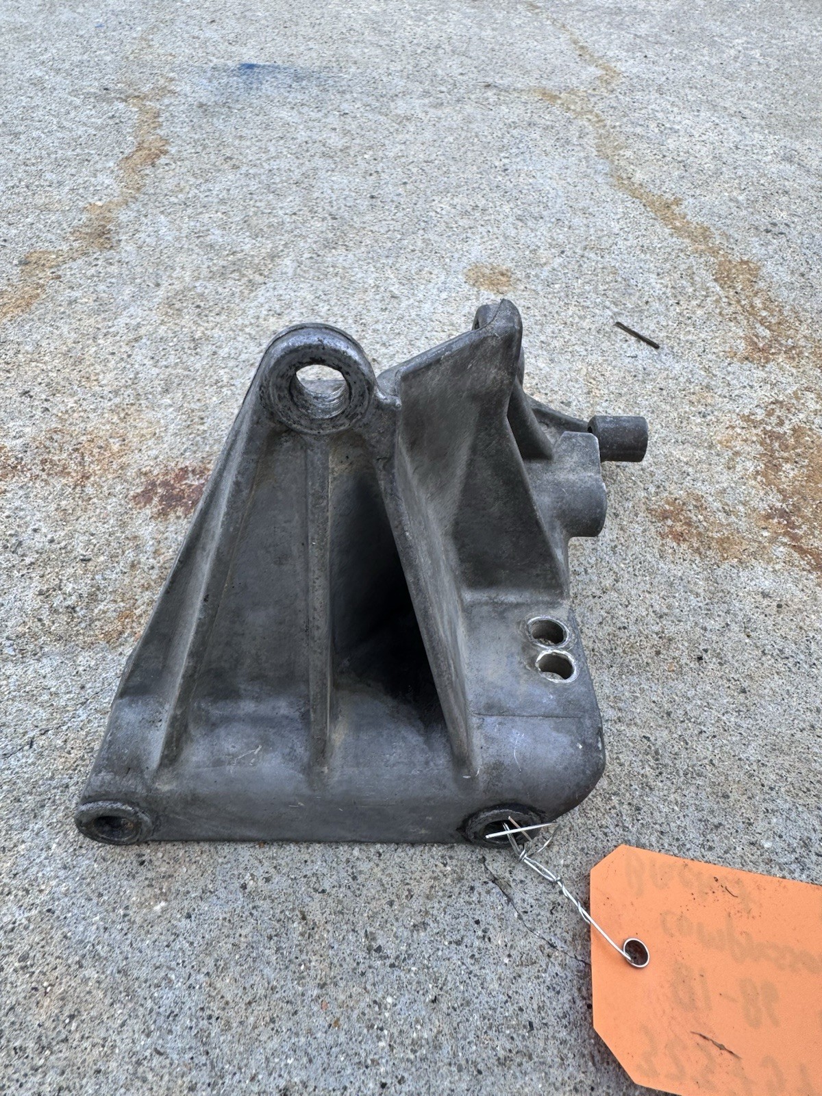 81-86 Jeep CJ 4.2L 6cyl Compressor Mounting Bracket 3237579