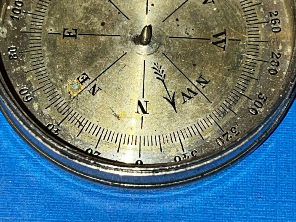 Antique Hunter Brass Cased Pocket Compass missing needle