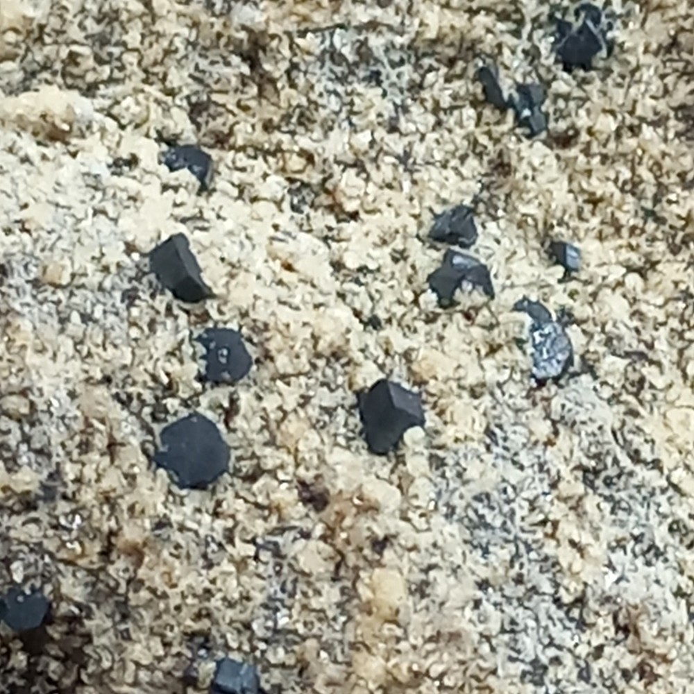 Osumilite Giant