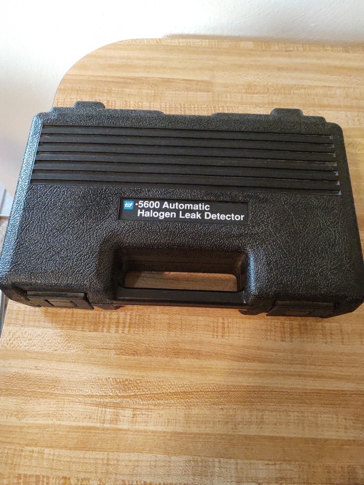 TIF Model 5600 Pump Style Leak Detector LED Sensor Level Indicators Battery