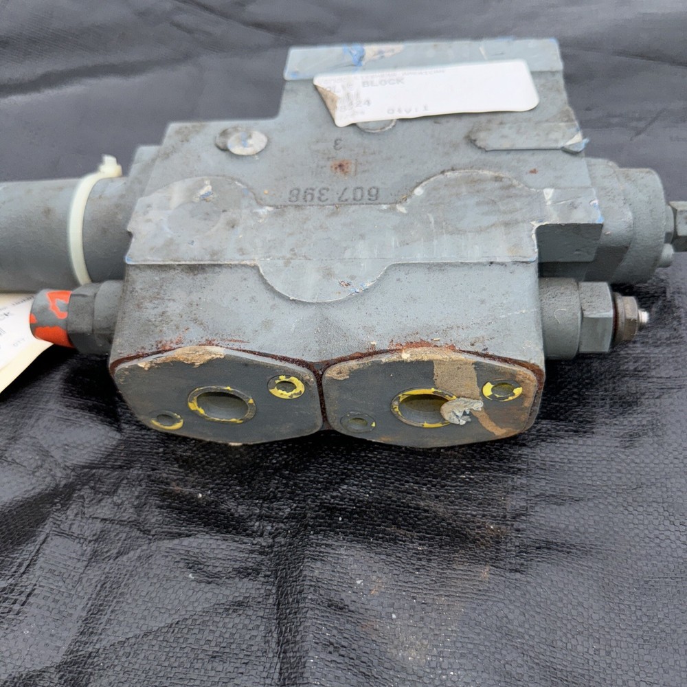 NOS Liebherr Hydraulic Valve 7408524
