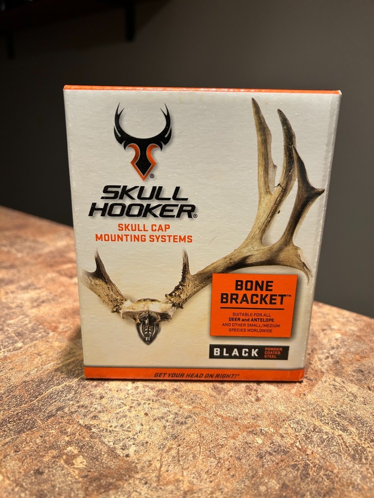 Skull Hooker - Bone Bracket For Small/Medium Game - Black