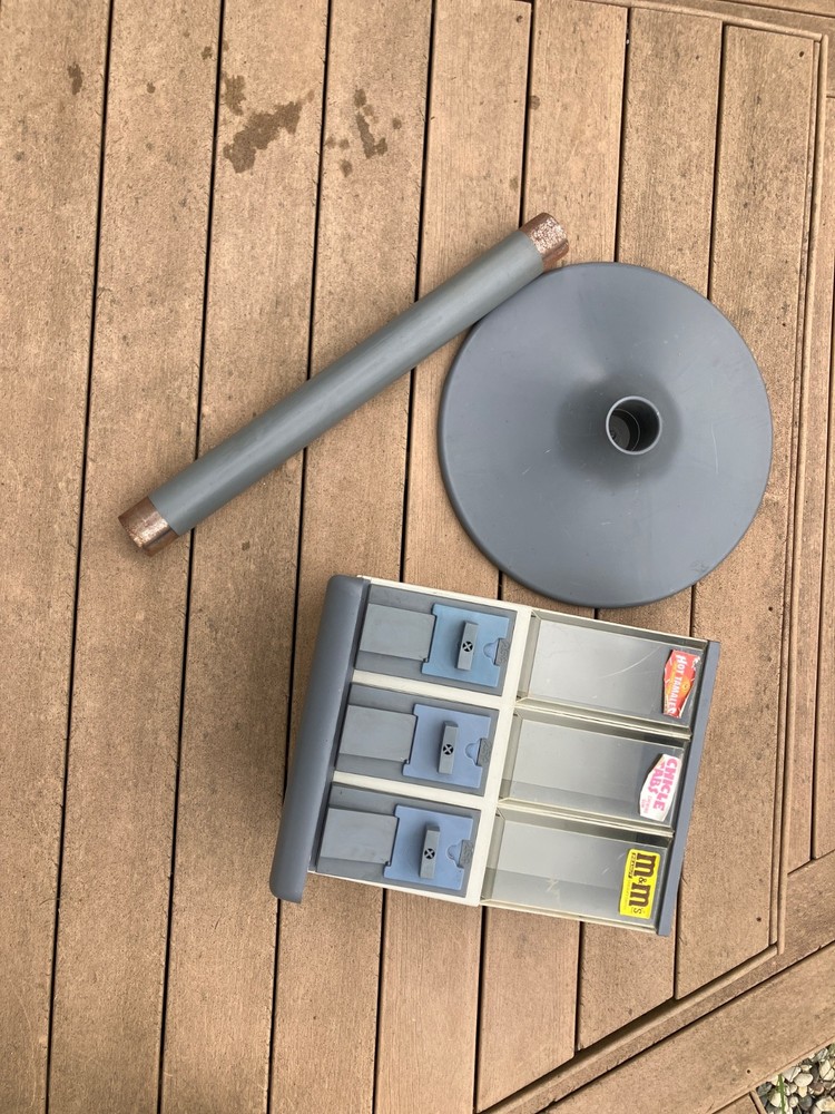 Three Bin Vendstar 3000 Bulk Candy Vending Machine w/ Stand missing keys