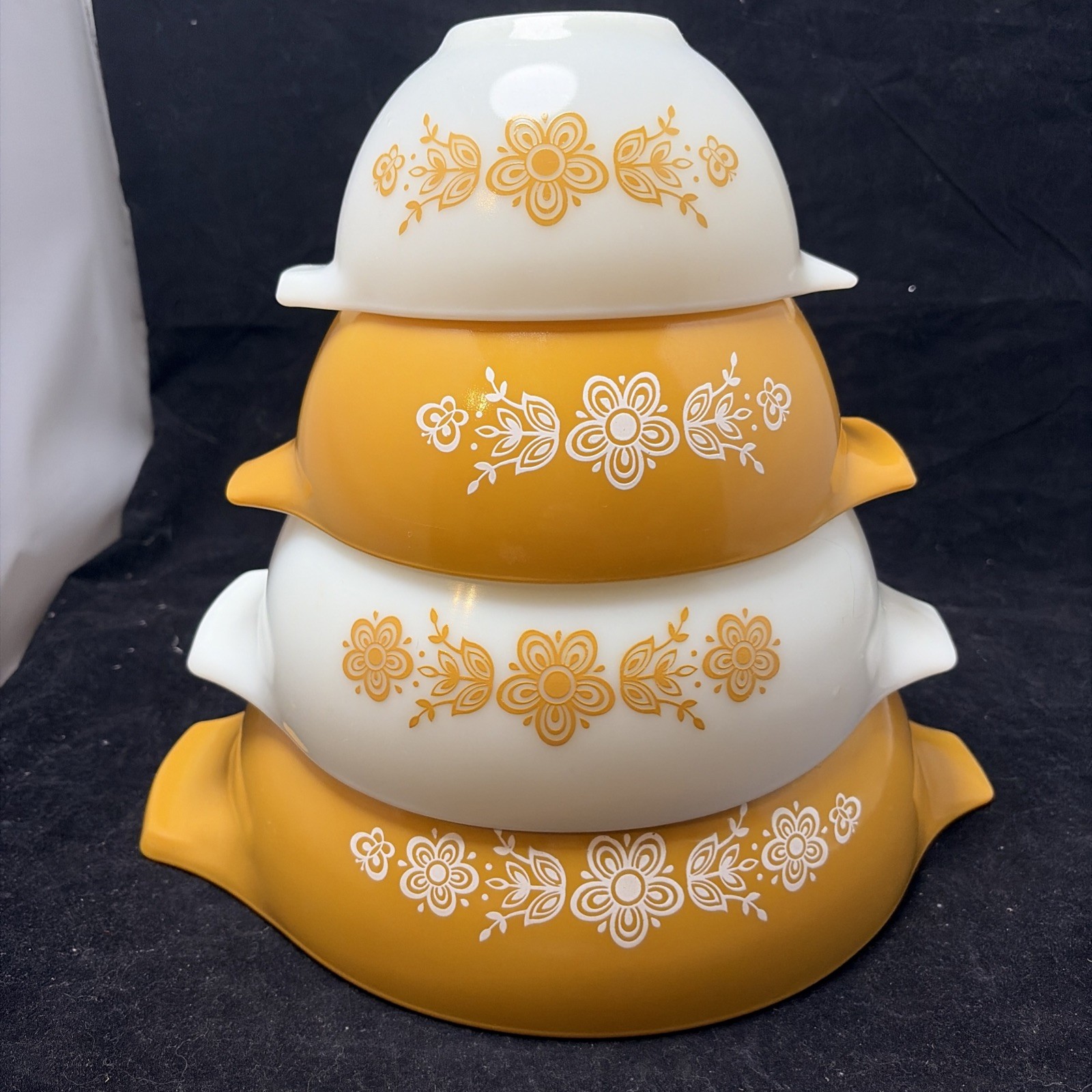 4 PYREX BUTTERFLY GOLD 4 CINDERELLA MIXING BOWLS 441-442-443 -444