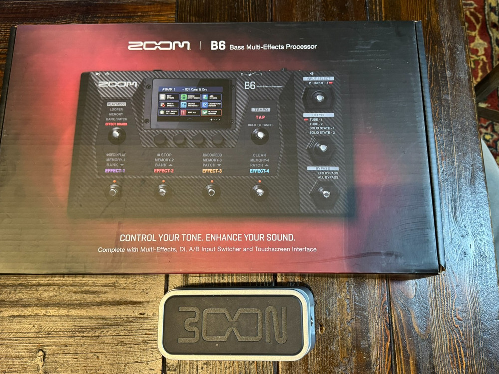 Zoom B6 Bundle: Bass Multi-FX + (BONUS) Wireless App Control & Expression Pedal