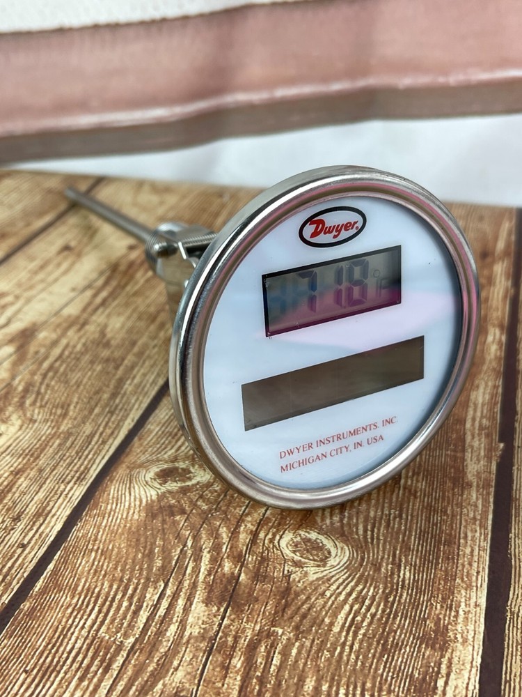 DWYER DBTA3601 Digital Thermometer Solar