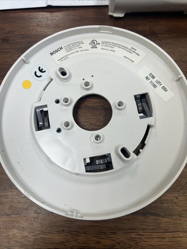 BOSCH D288 2-WIRE SMOKE DETECTOR BASE, Open Box, White Large, C-5