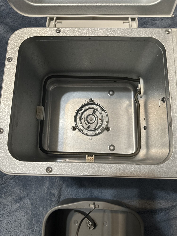 Breadman PLUS Bread Making Machine Automatic Bread Baker TR800