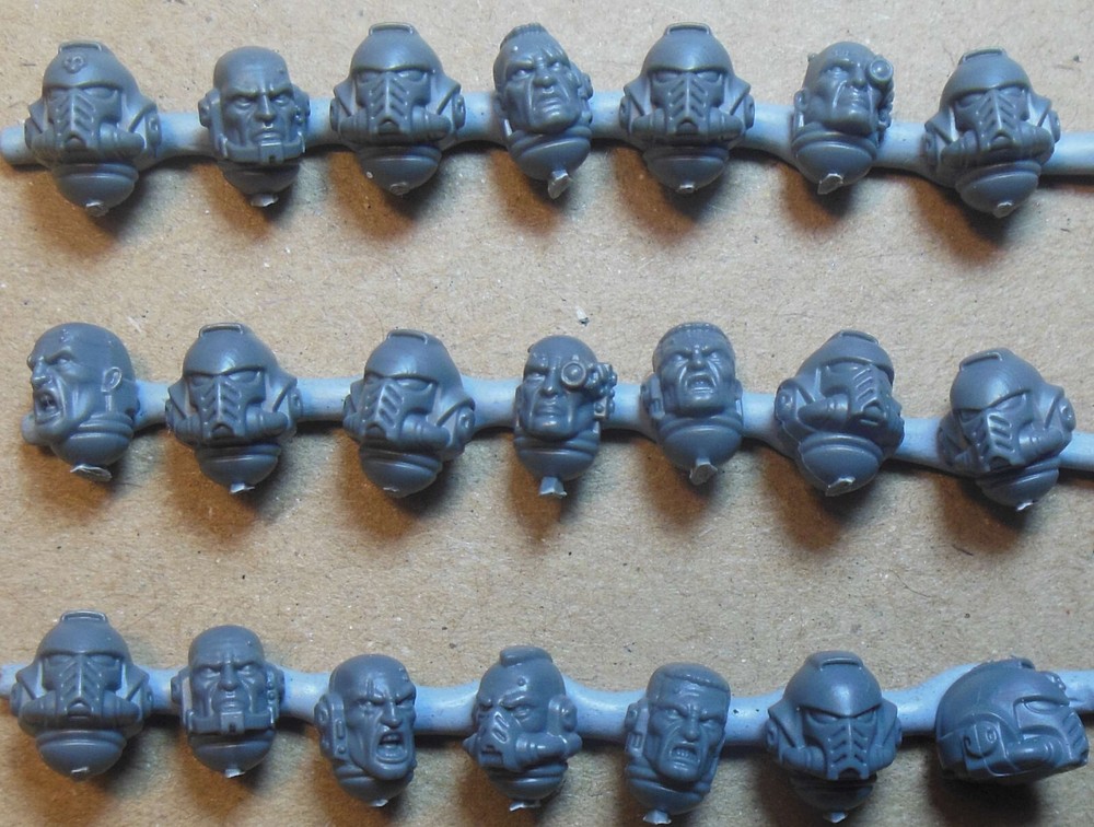 Primaris Intercessors - 21 x Heads Assorted (a) Kitbash Bits Box - Warhammer 40K