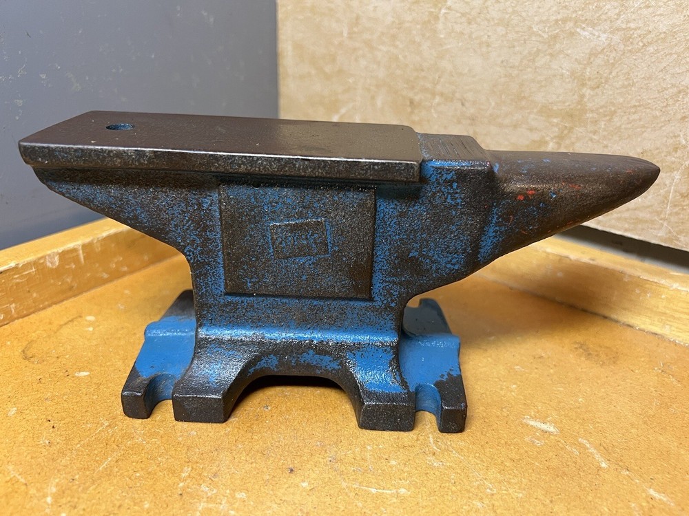Vintage Anvil 7.70 Lbs.
