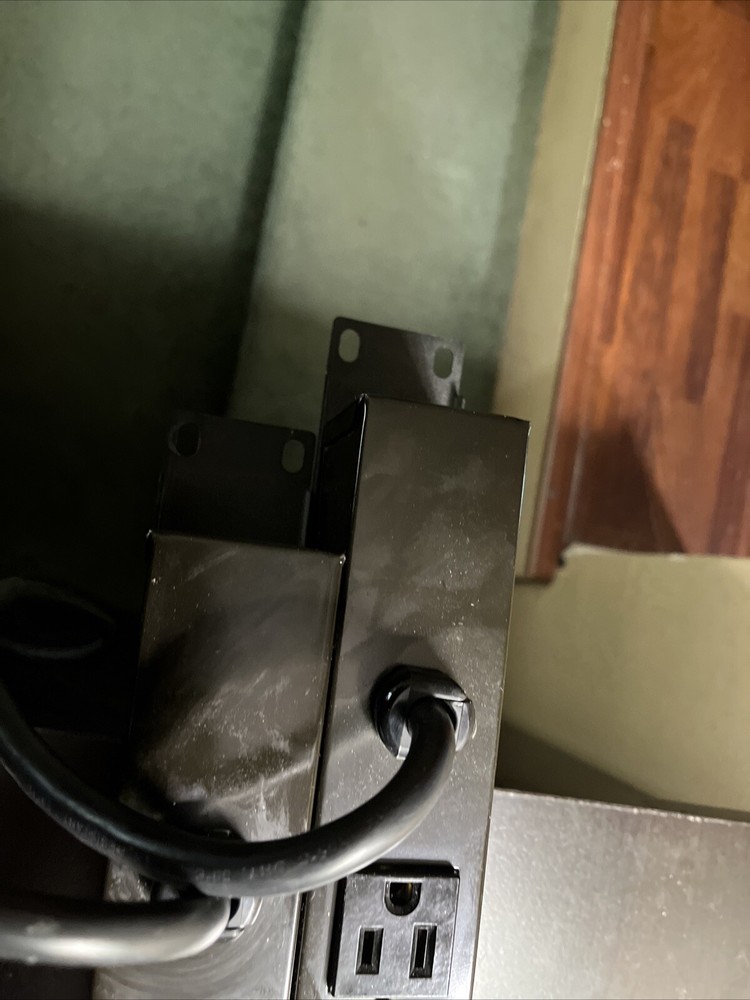 LOT (2) WIREMOLD LEGRAND J06B0BX J06B2B