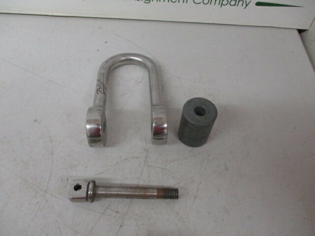 Polyform Shackle with 1-1/4" Insert #51