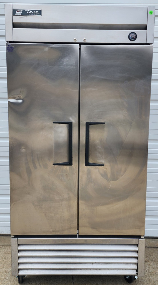 TRUE T-35  TWO SECTION REACH-IN REFRIGERATOR