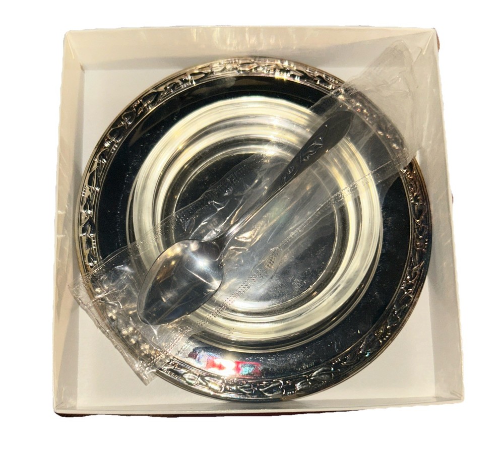 Oneida silver-plated base with decorative rim Removable clear glass insert