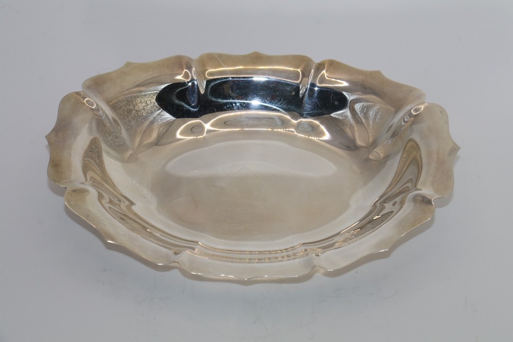Vintage Lunt Silver Plate Oval Scalloped Serving Dish