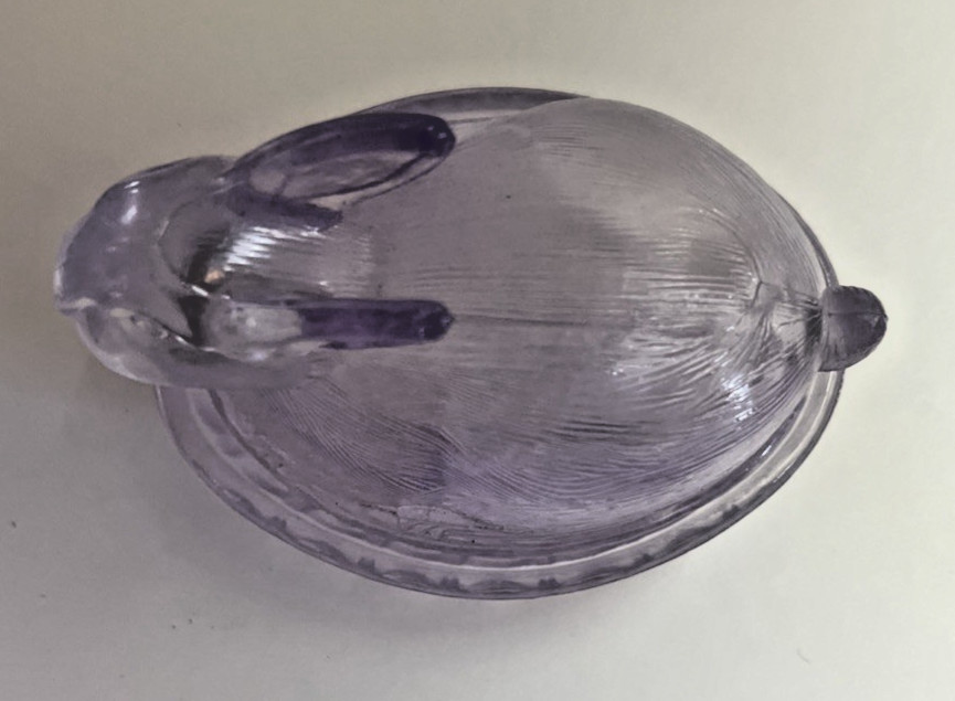 Vintage LE Smith Glass Lavender Purple Bunny Rabbit on Woven Nest 4.5"