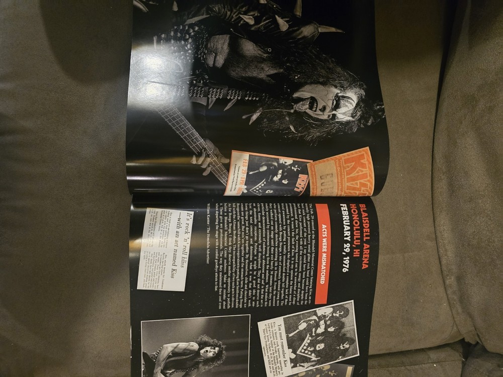 Kiss Alive! Tour 1976 Concert Memorabilia Box Set Records Photos Posters