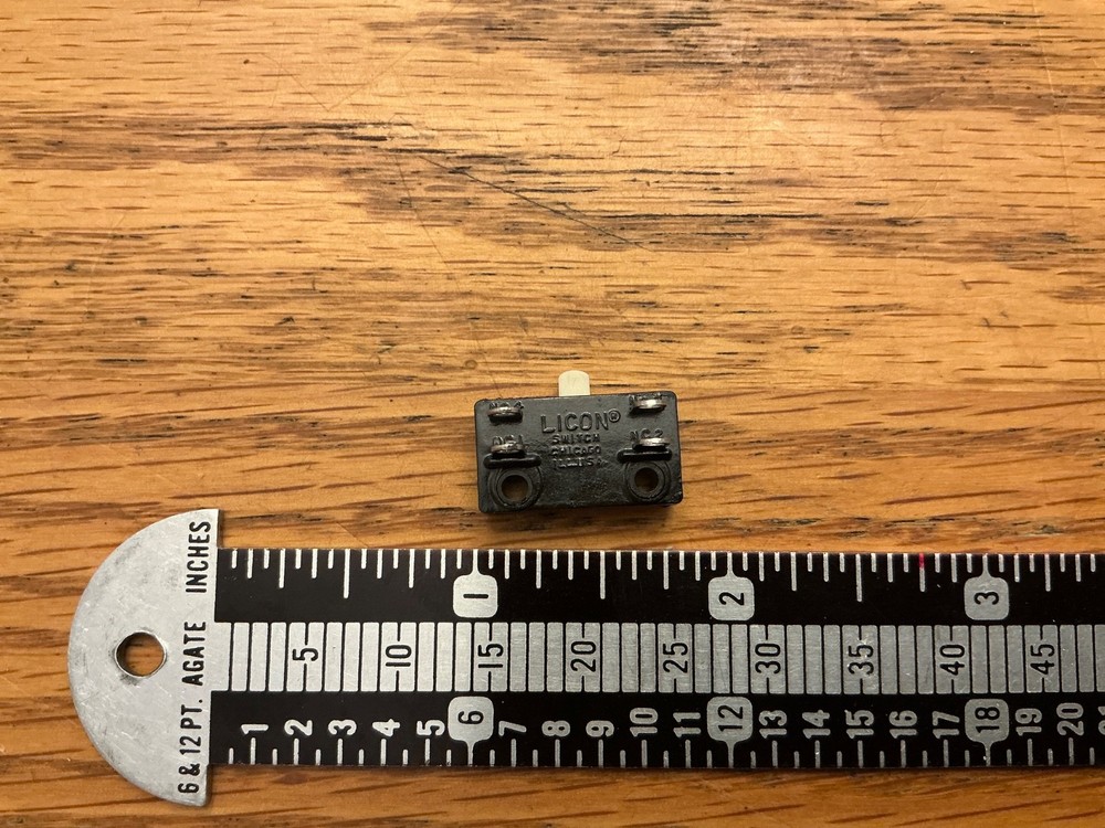 Licon Switch 16-304 Micro Switch 10A 125/250V Pin Plunger Switch