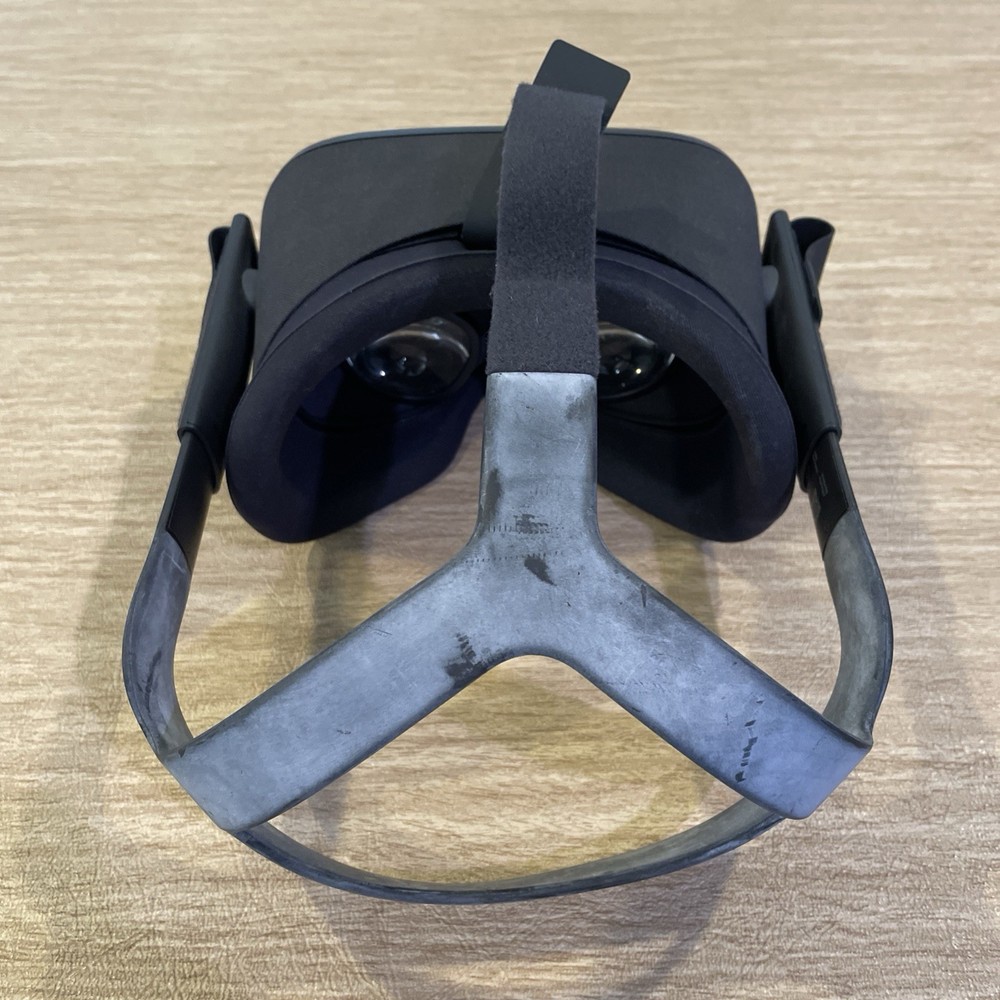 Oculus Quest 128GB Standalone All-in-One VR Headset MH-B