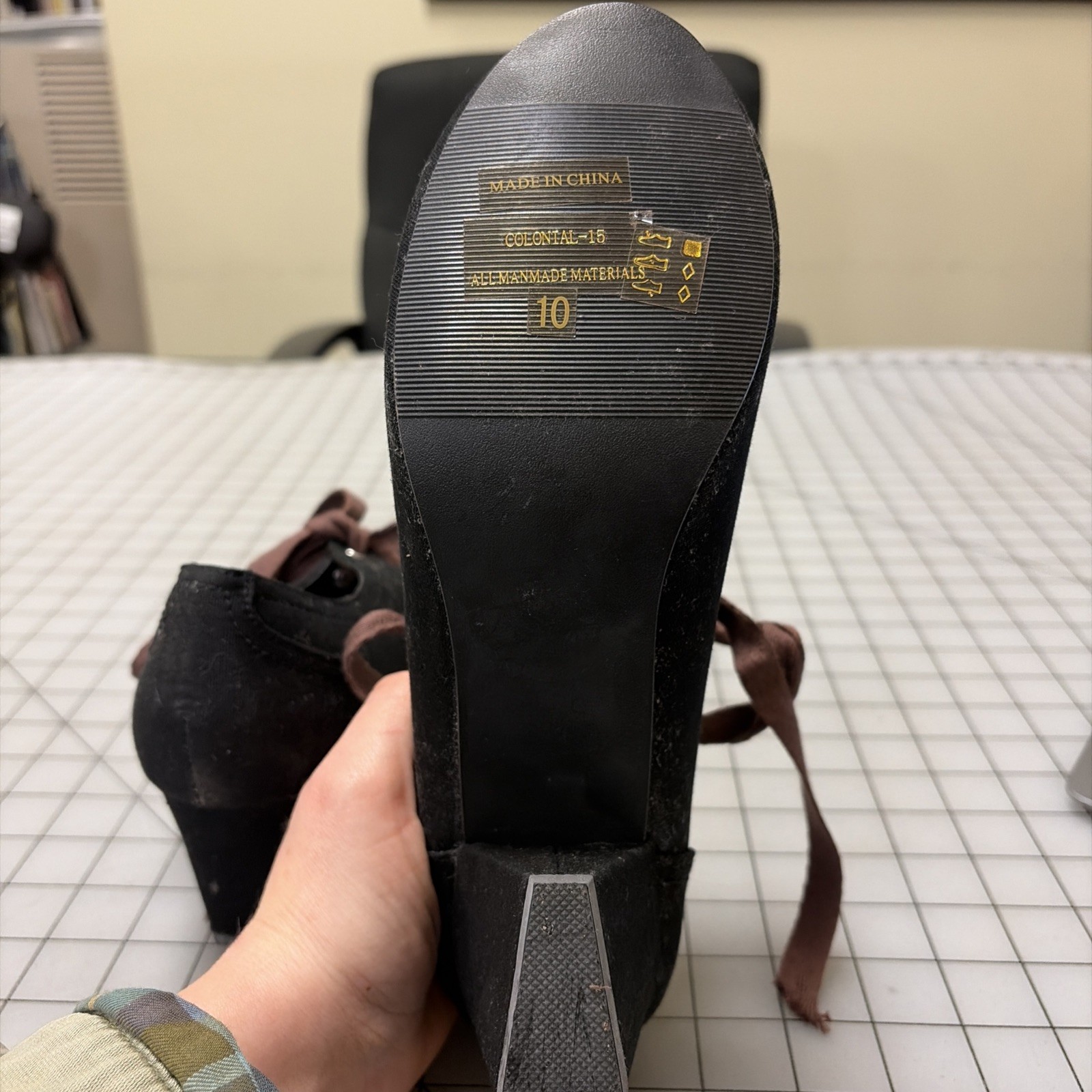 'Costume' style Women's Colonial era Shoes with tan tape ribbon, SZ 10 (W)