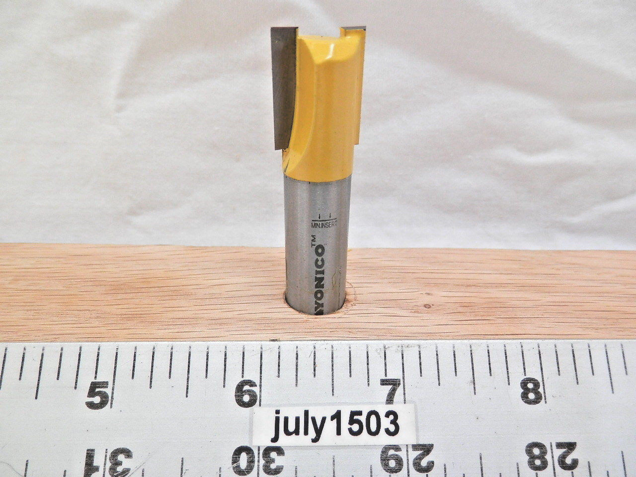 (1) NEW  Yonico 5/8" D Straight Carbide Tipped Router Bit 1/2" Shank 2 flute y4