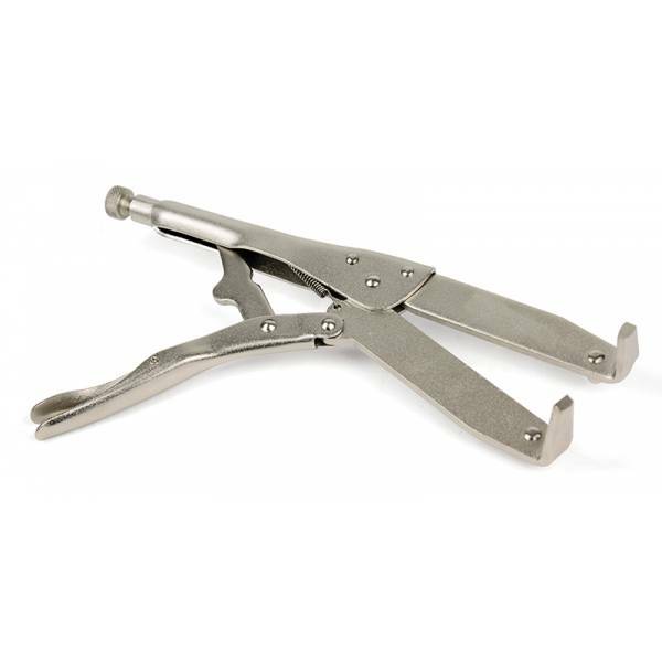 Riolo clutch hub locking clamp