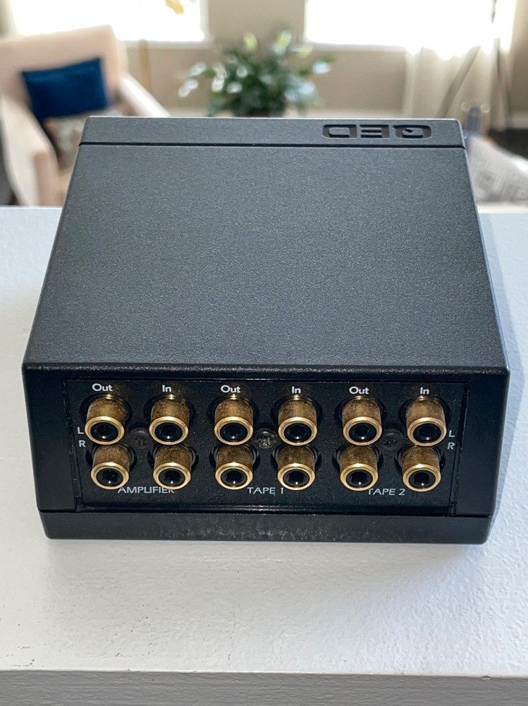 QED MA29 Tape Switching Unit - PASSIVE SWITCHBOX FOR TWO ADDITIONAL COMPONENTS