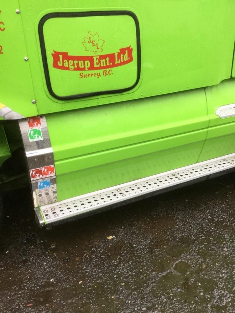 For 2004 FREIGHTLINER CENTURY 120 SIDE FAIRING Right ,  OR