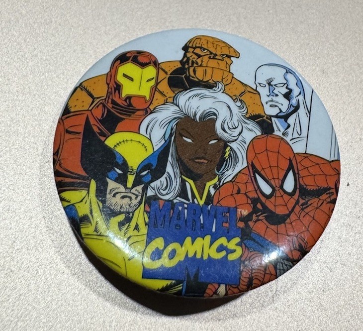 1996 MARVEL COMICS  PIN BUTTON ROUND 1 3/4 INCH MARVEL CHARACTERS #1136
