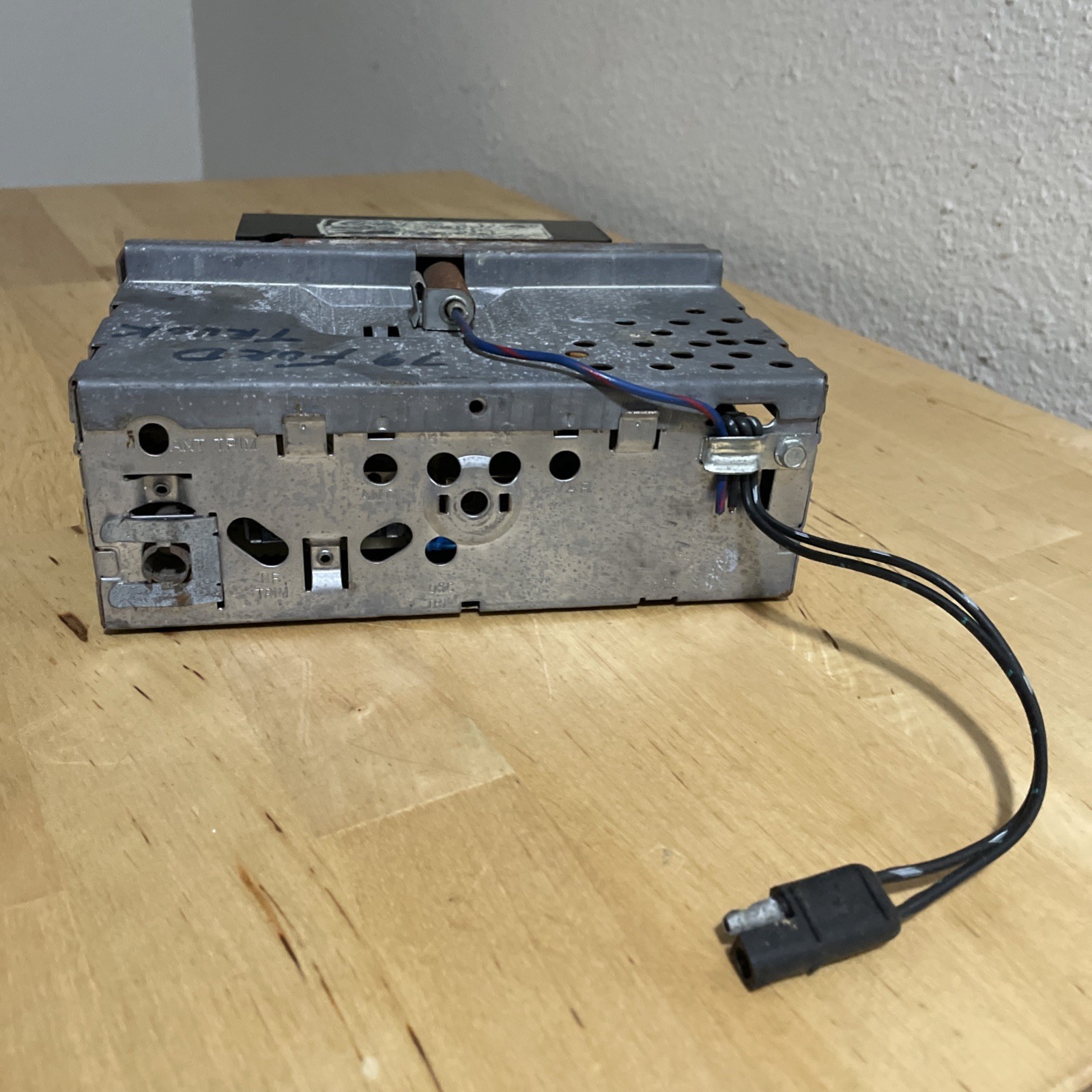 VTG 1973-1979 FORD TRUCK AM/FM Stereo Radio Model # D9TF-18806-AA Excellent