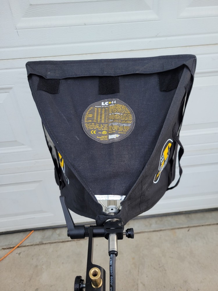 Lowel Rifa Lite W/ Tripod LC 44 Constant Diffused Softbox Studio Light Used