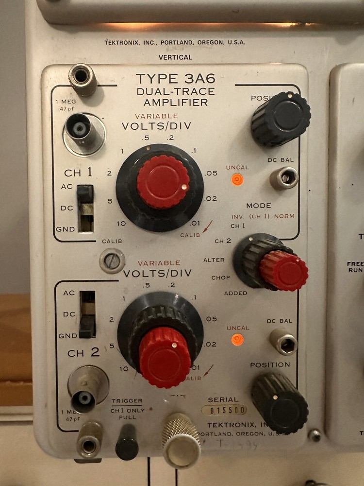TEKTRONIX TYPE 561B OSCILLOSCOPE w/ TYPE 3A6, Type 3B4 READ…