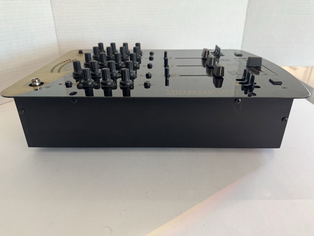 Numark DM3002X Professional DJ Mixer Working