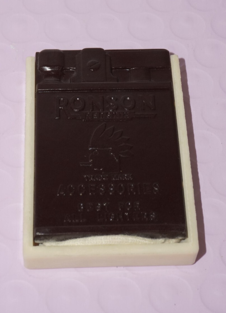 Vintage Ronson Accessories Redskin Flint Bakelite Case