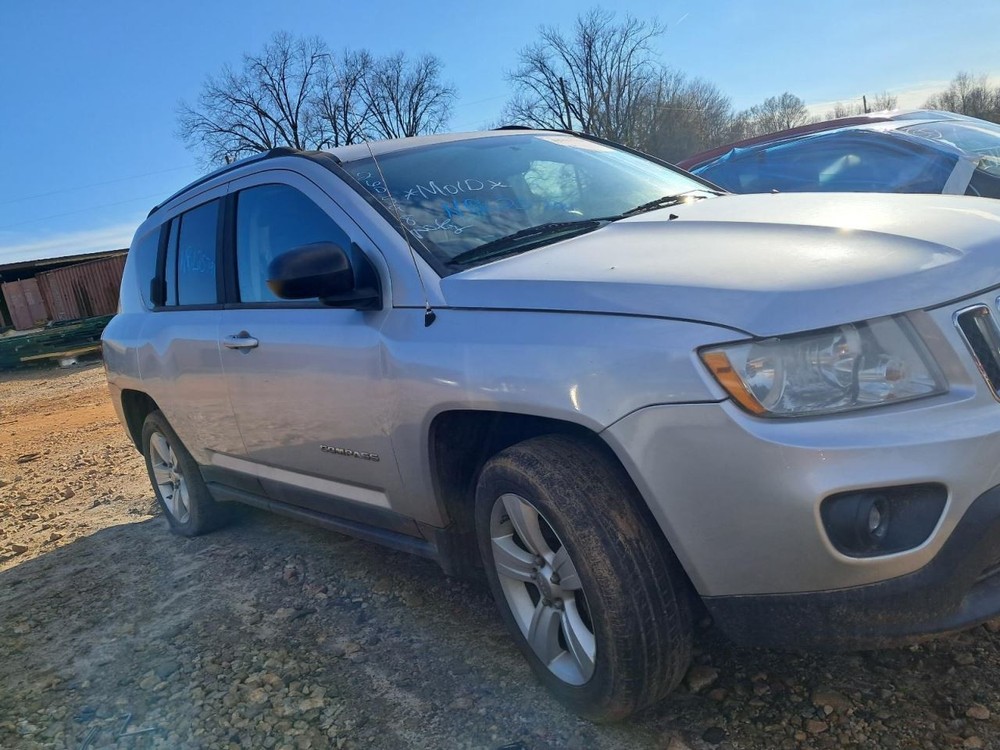 COMPASS 2011 Glove Box 4893478