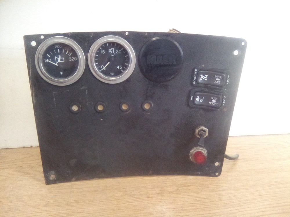 2005 Mack Gauge And Switch Dash Panel